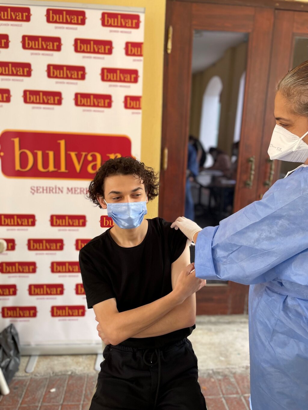 BULVAR AVM’DE PERSONEL VE ZİYARETÇİLER İÇİN AŞI STANDI KURULDU..!