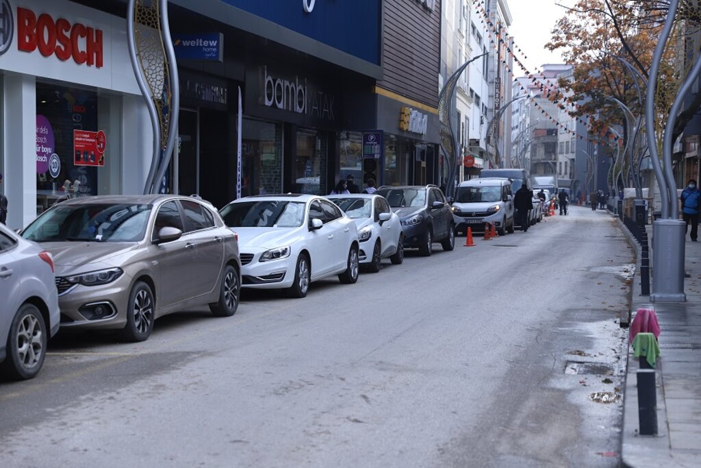 CADDE OTOPARKLARI ÜCRETSİZ OLUYOR