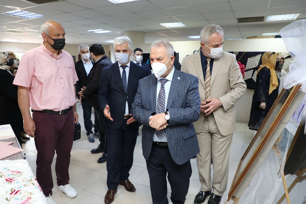 60 USTA ÖĞRETİCİ 700 FARKLI ESERİ GÖRÜCÜYE ÇIKARDI