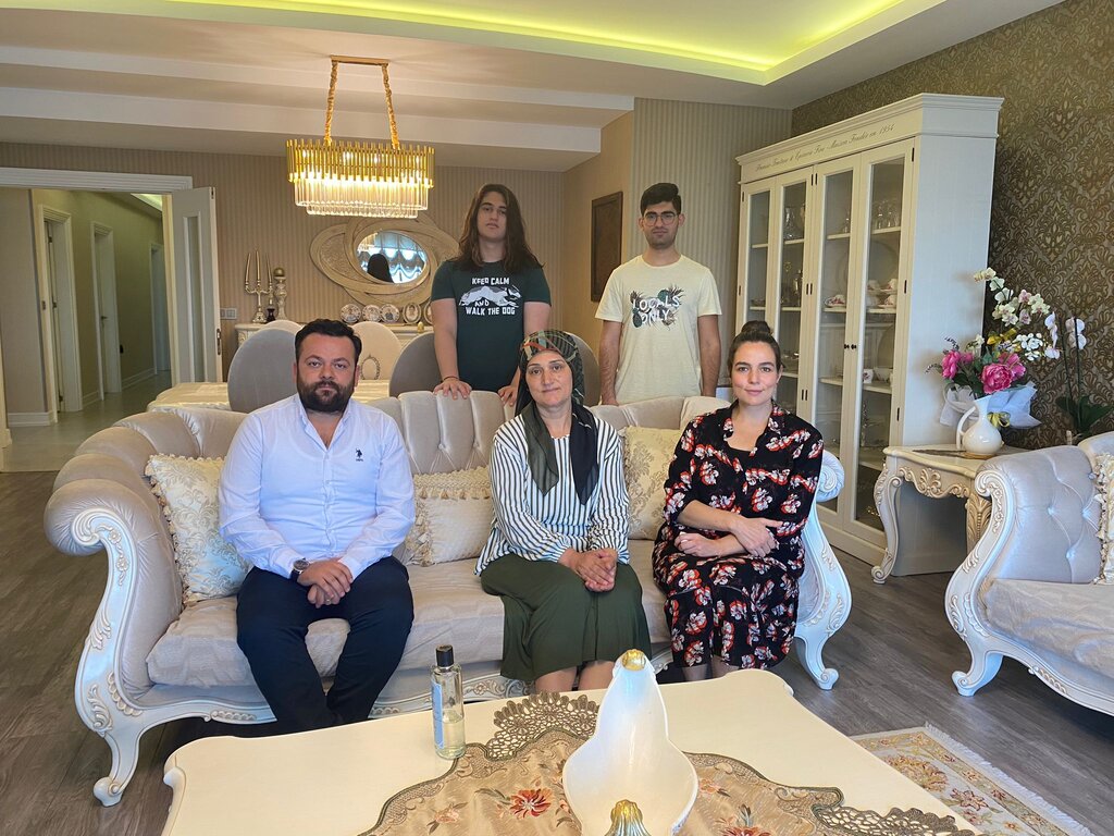 HAYATINI KAYBEDEN SAĞLIK ÇALIŞANLARIN AİLELERİNE ZİYARET