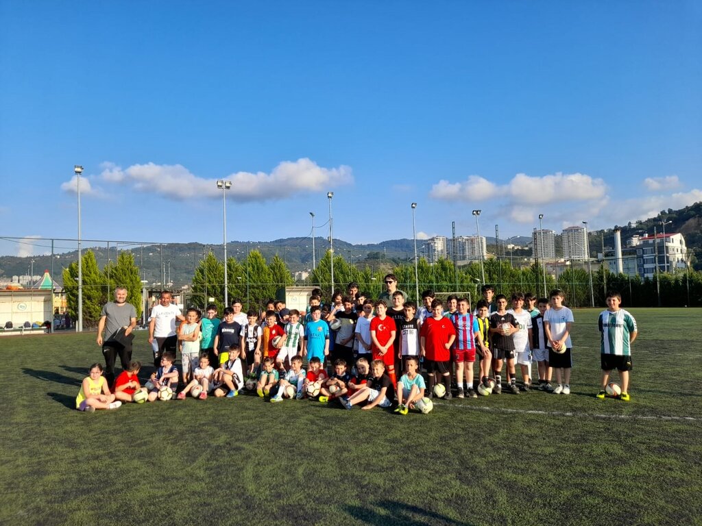YAZ FUTBOL OKULU AMACINA ULAŞIYOR