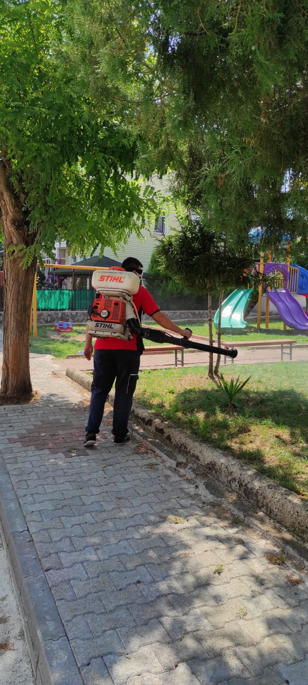 PARK VE YEŞİL ALANLARDA SİVRİSİNEK VE HAŞERELERE KARŞI İLAÇLAMA