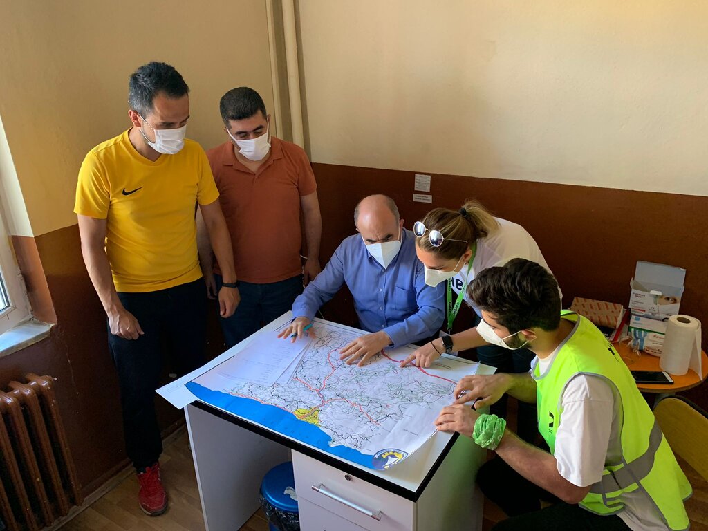 Vali, Ahbap Derneği'ne desteklerinden dolayı Teşekkür etti..