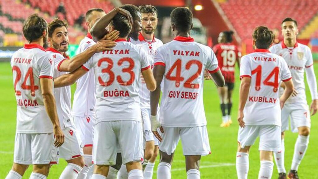 FUTBOLCULARIMIZIN FORMA NUMARALARI BELLİ OLDU