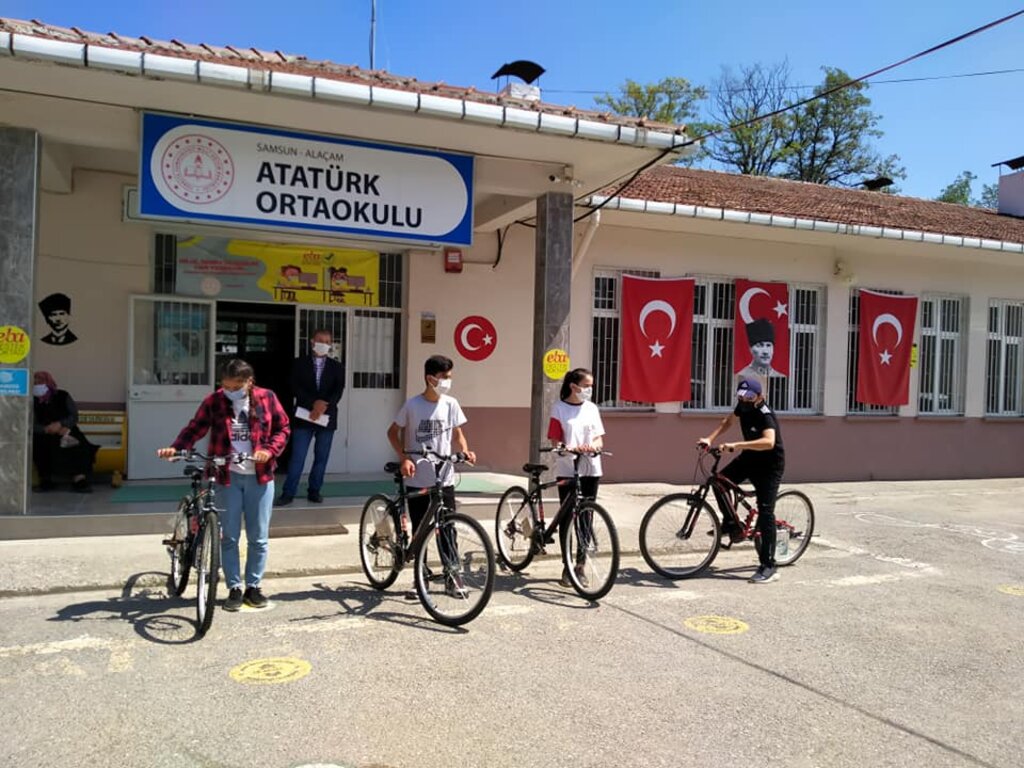 ALAÇAM ORTAOKULU ÖĞRENCİLERİNE LGS BAŞARI ÖDÜLLERİ VERİLDİ
