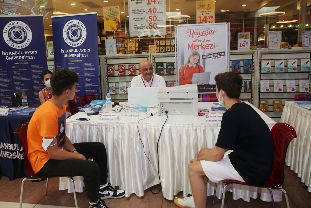 Atakum Belediyesi’nden üniversiteli adaylarına danışmanlık desteği