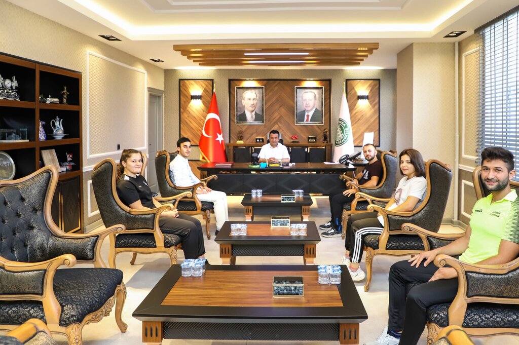 Başkan Milli Sporcuları Tebrik Etti..