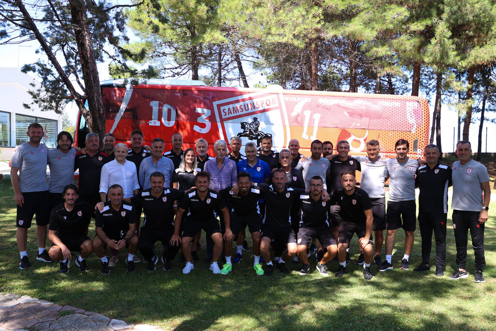 FUTBOL AKADEMİ ANTRENÖRLERİMİZ MEHMET ALTIPARMAK’A ZİYARET