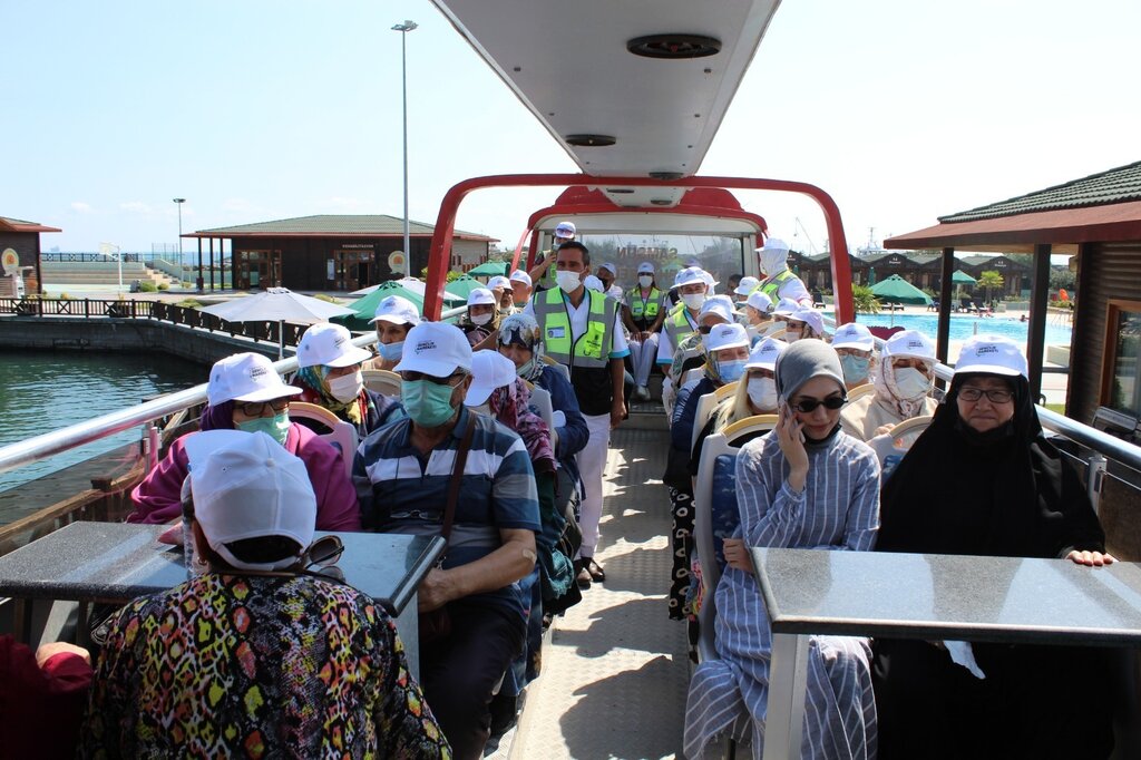 Büyükşehirden yaşlılara normalleşme turu