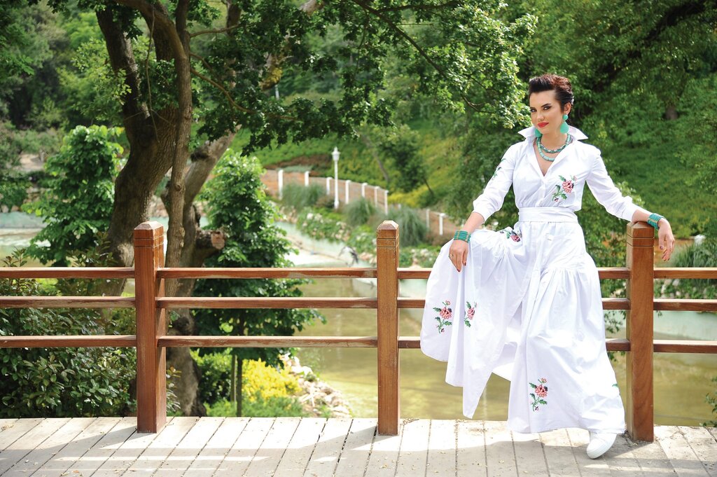 *SANAT DÜNYASININ GÖNÜLLÜ TERAPİSTİ*