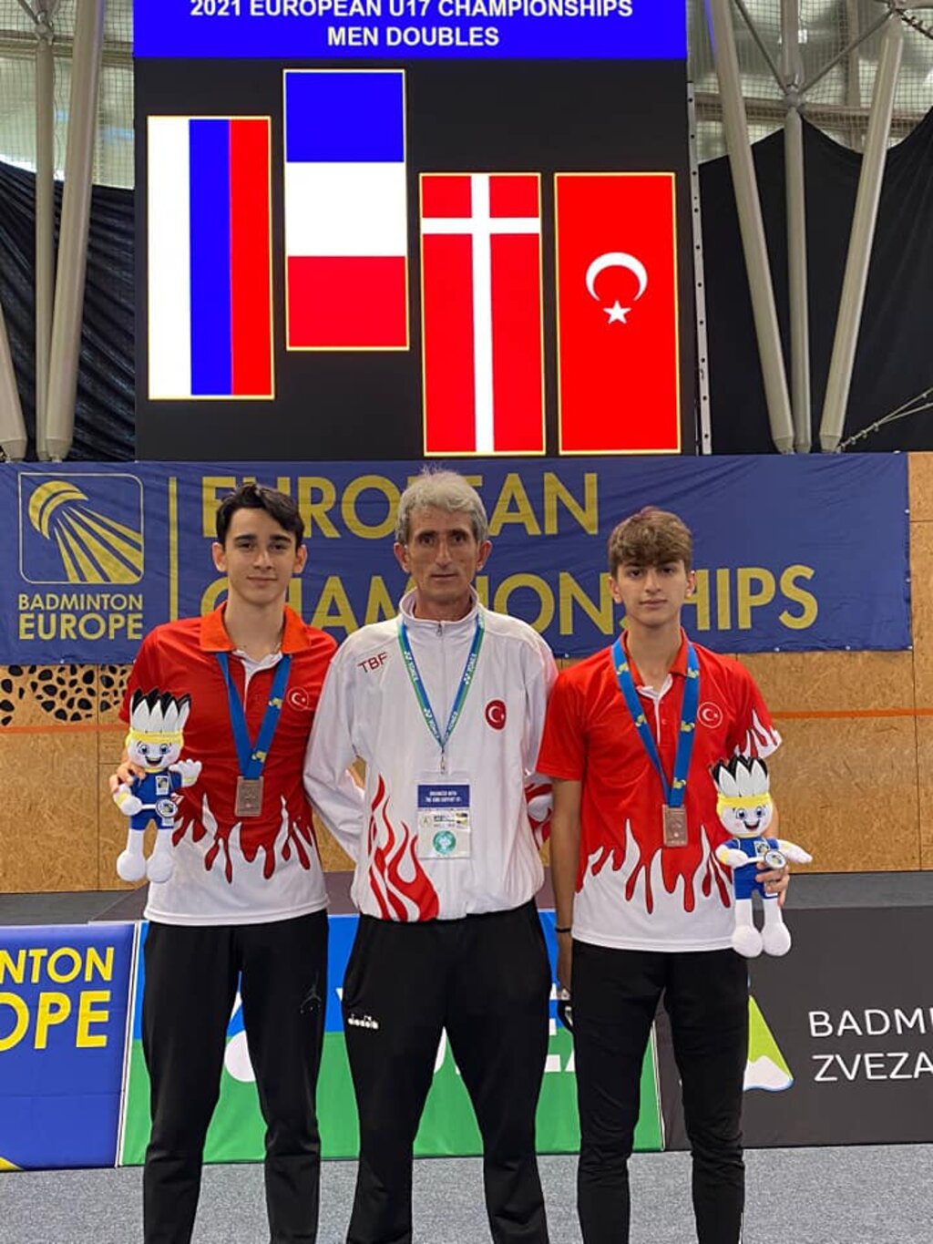 SAMSUNLU ANIL VE MİRAÇ' A  AVRUPADAN BADMİNTON BRONZ MADALYA