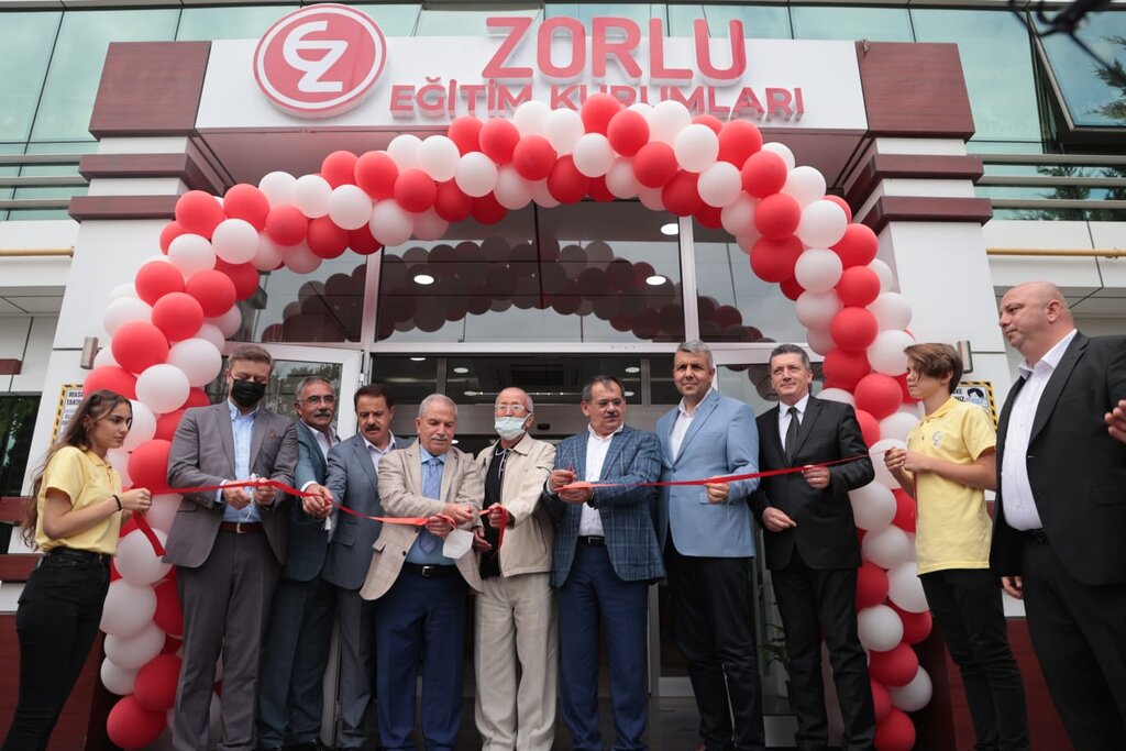 ZORLU EĞİTİM KURUMLARI YENİ KAMPÜS BİNASINI AÇTI