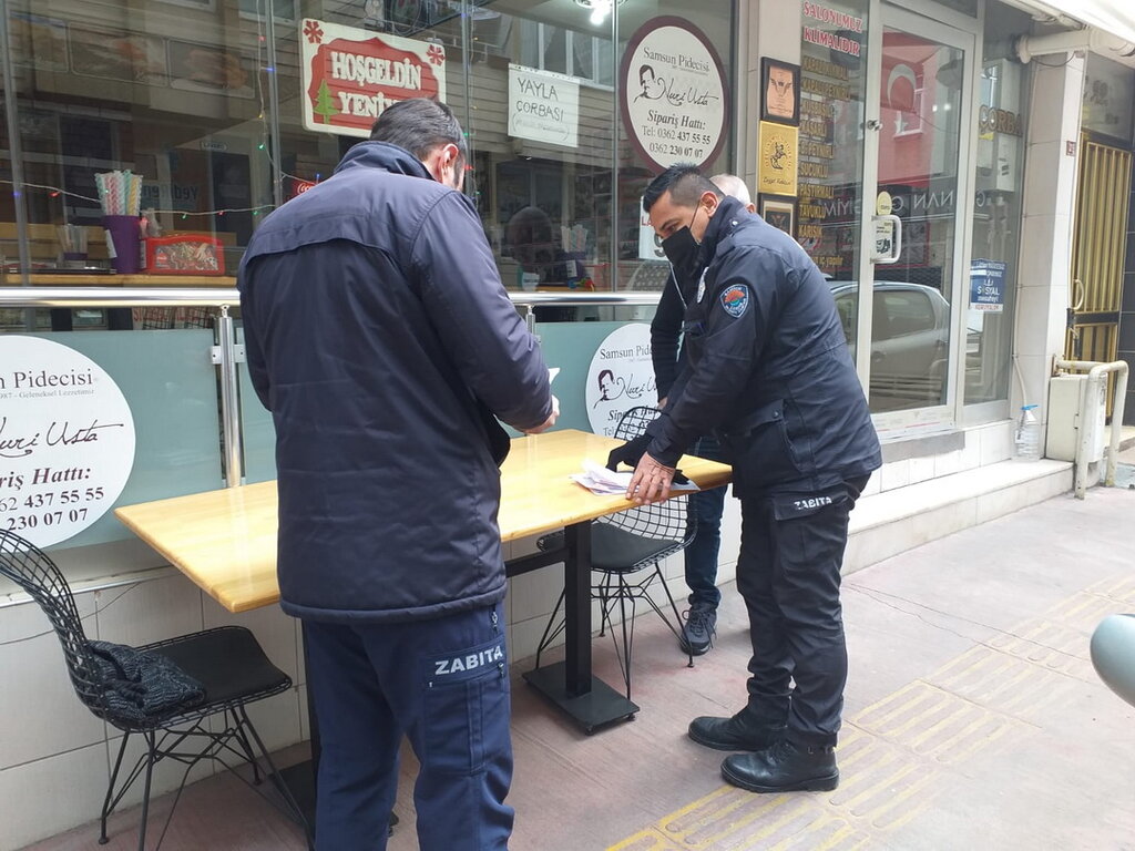 İLKADIM ZABITA EKİPLERİ KALDIRIM VE YOL İŞGALİ YAPANLARI UYARDI