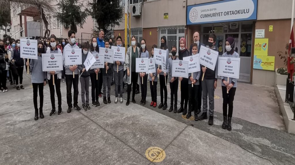 7-D Sınıfı Öğrencilerinden Çevreci Bir Etkinlik