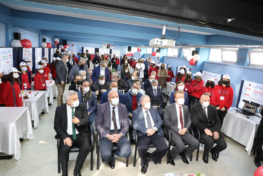 DEMİRTAŞ ‘IN AÇILIŞINI YAPTIĞI TÜBİTAK 4006 BİLİM FUARI KATILIMCILARDAN TAM NOT ALDI