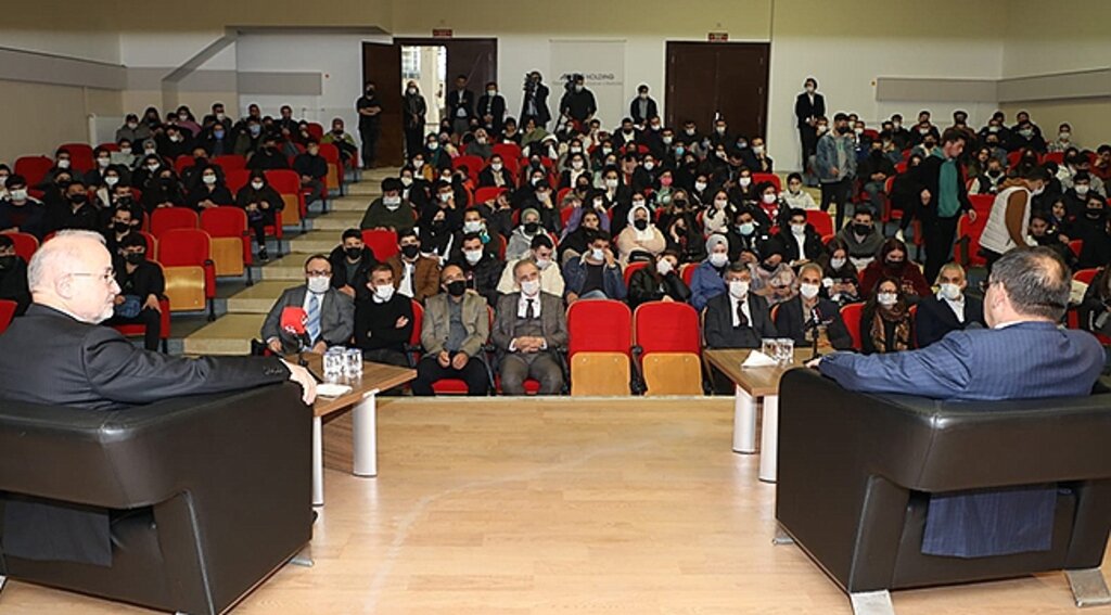 Demir, Üniversite Öğrencileriyle Buluştu