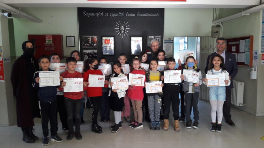 Fevzi Çakmak İlkokulun'da Karne Mutluluğu