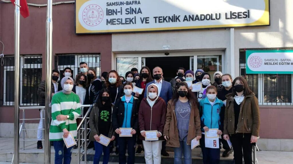 BAFRA İBN-İ SİNA'DA KARNE TÖRENİ