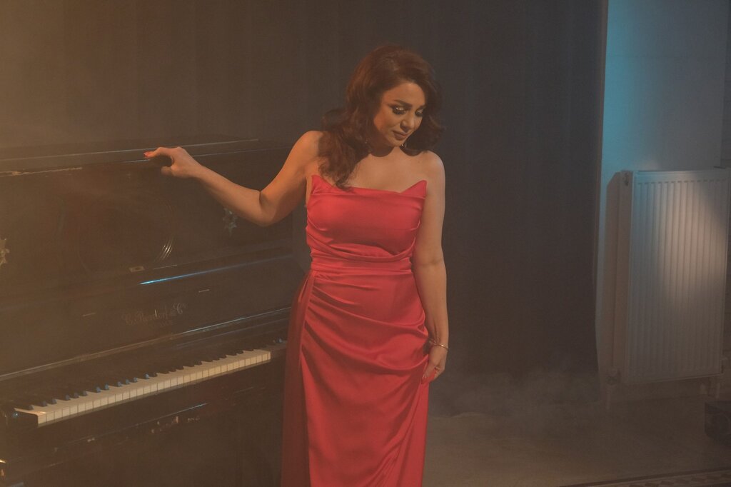 *İSTANBUL AŞKINI ŞARKIDA YORUMLADI*