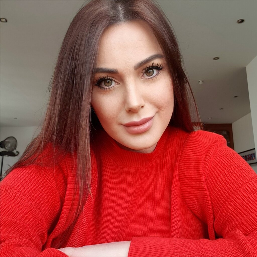 *ARKA SOKAKLARDA ÖRGÜTÇÜ GÜZEL*