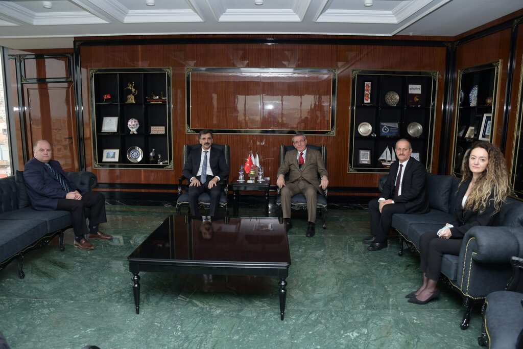 Amaç kadınları iş piyasasında ayakta tutmak