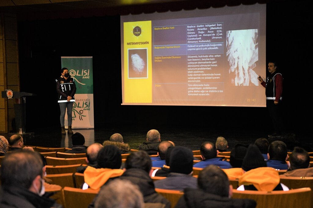 Büyükşehir personeline uyuşturucu ile mücadele eğitimi