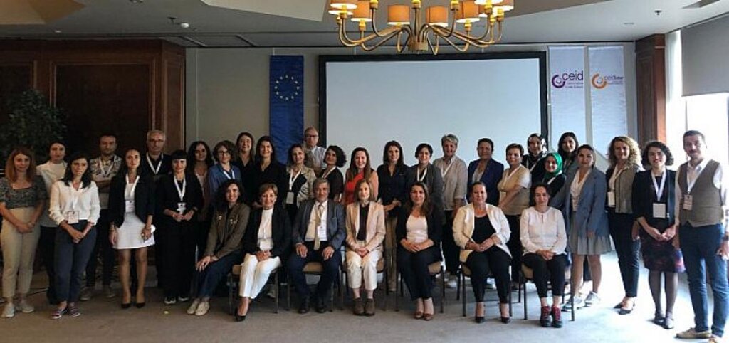 Efes Selçuk belediyesi toplumsal cinsiyet eşitliği çalıştayı'nda