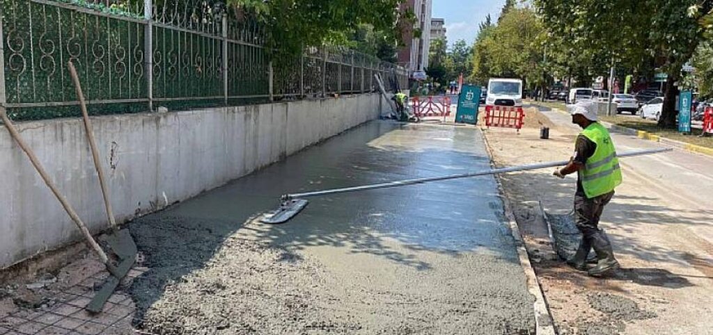 İzmit Atatürk Bulvarı'nda asfalt serimine başlandı