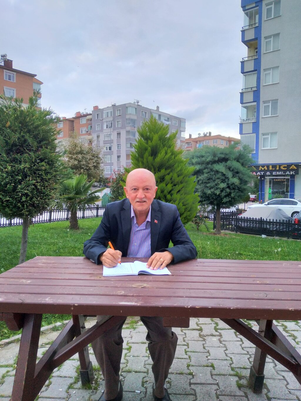 DOSTLAR PARKI'NDA DOST BİR ŞAİR