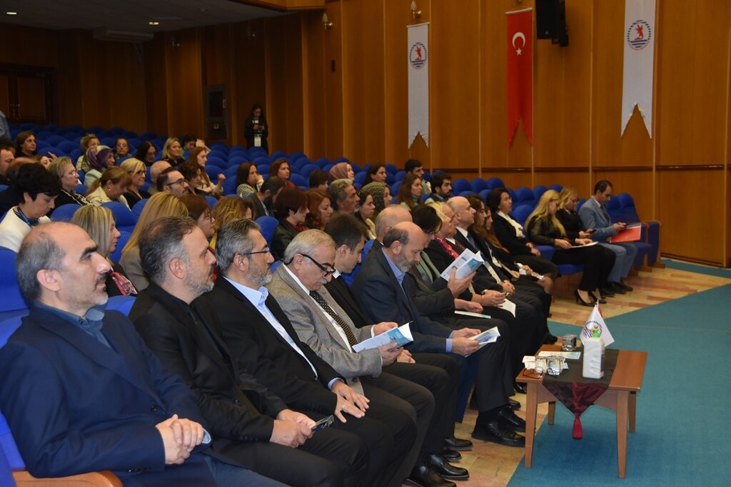 Rektör Ünal: “Radikal bir girişimde bulunmazsak yarın bizim için çok geç olacak”