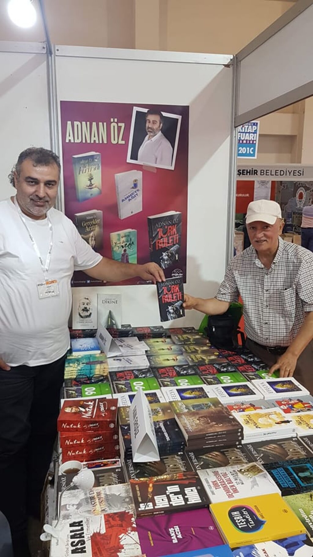 YAZAR ADNAN ÖZ'ÜN TÜRK RULETİ KİTABI İLGİ GÖRÜYOR !