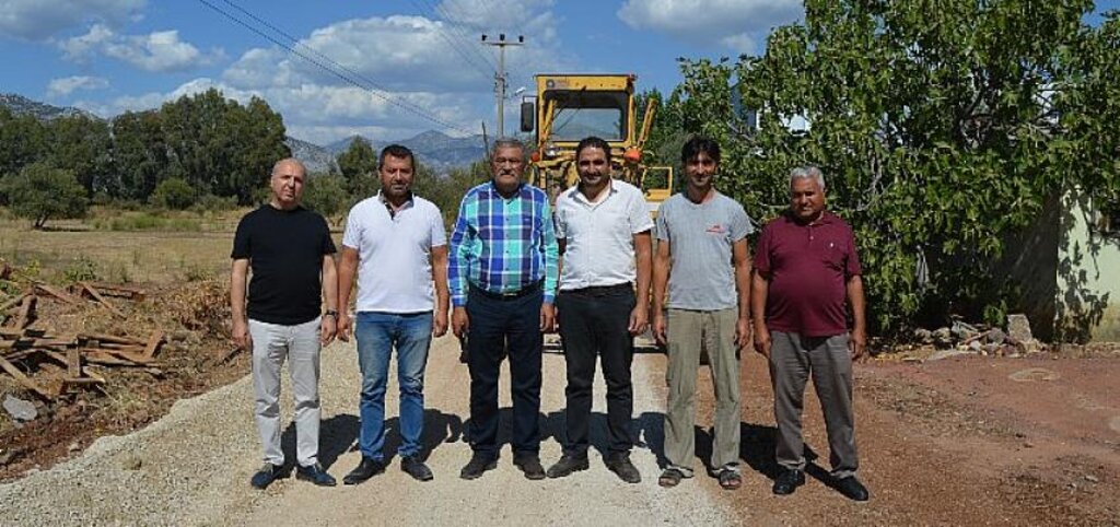 Antalya Büyükşehir Döşemealtı İlçesi'nde yolları yeniliyor