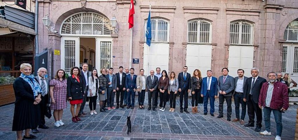 Başkan Soyer, Kent Konseyi'nin yeni başkanı Nilay Kökkılınç ve yönetim kurulunu ağırladı