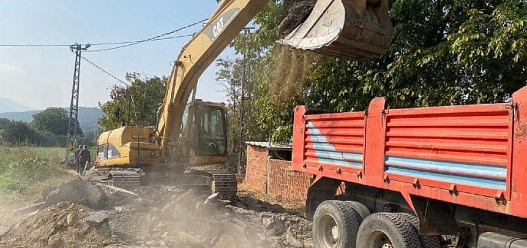 Beydağ’da Yol Düzenleme Çalışması Yapılıyor