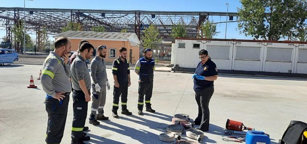 Büyükşehir İtfaiyesi, endüstriyel tesis eğitimlerine devam ediyor