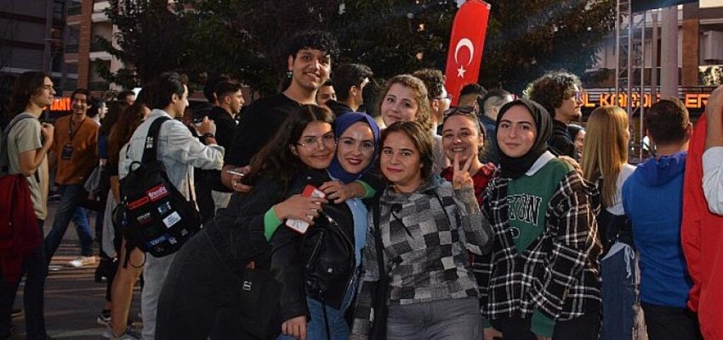 Çiğli'de gençlik şenliği yapıldı