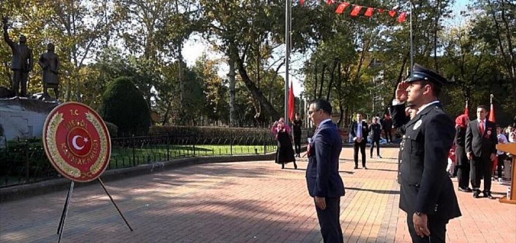 Cumhuriyet Bayramı Coşkusu Resmi Törenlerle Başladı