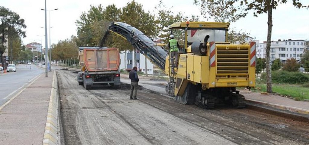 Darıca Atatürk Caddesi'nde hummalı üstyapı çalışması