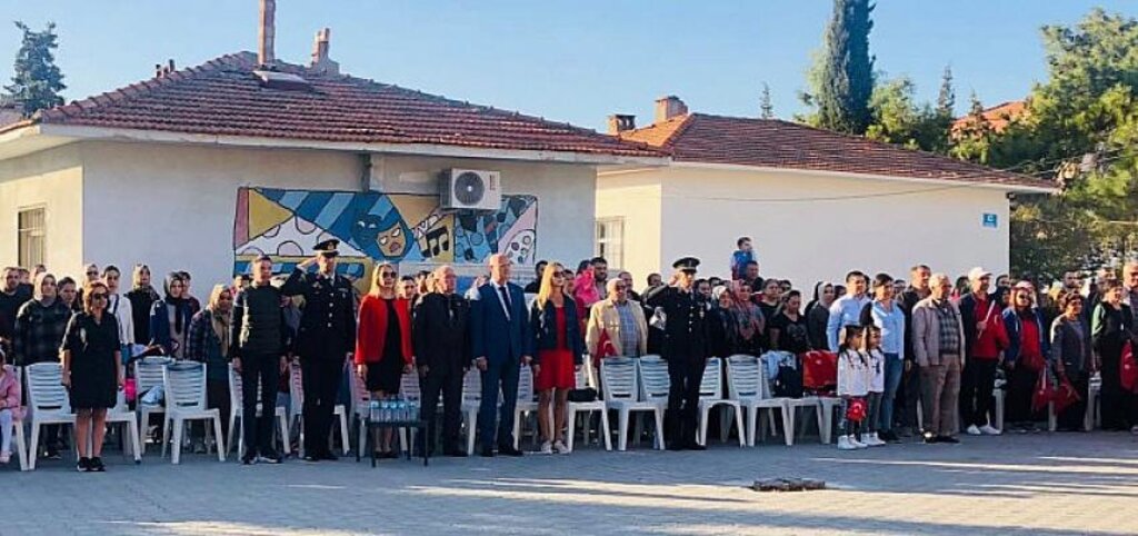 Foça Yenibağarası’nda Cumhuriyet Coşkusu