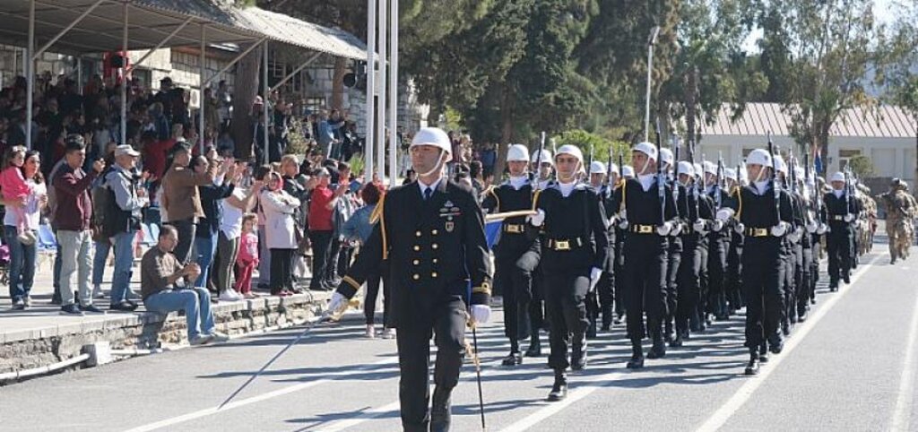 Foçada Ordu Millet Elele Cumhuriyeti Kutladı