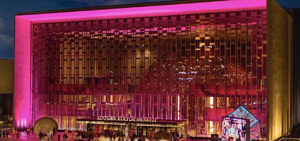 GE Healthcare, meme kanseriyle ilgili farkındalığı artırmak için AKM’yi pembe renkte ışıklandırıyor