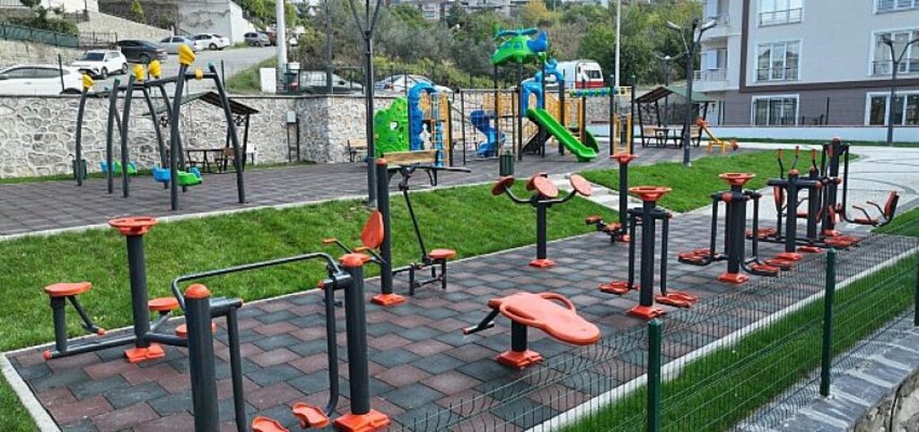 Gölcük'te Çocukları Mutlu Eden Parkların Sayısı Artıyor