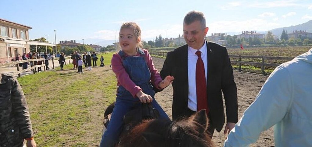 Gölcük'te Özel Çocuklar Ata Binme Heyecanı Yaşadılar