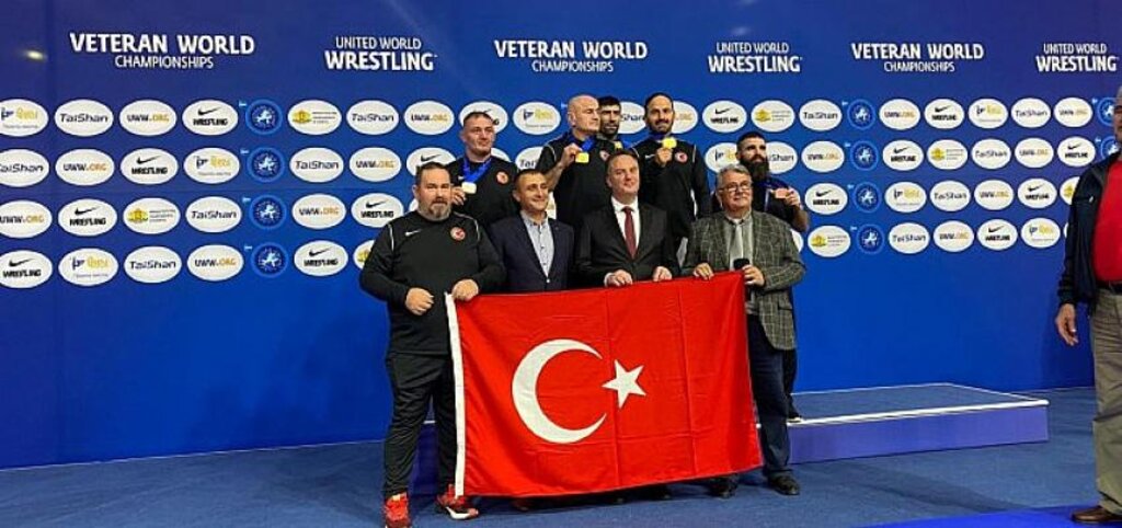 Güreşçiler Bulgaristan'da kürsünün zirvesinde