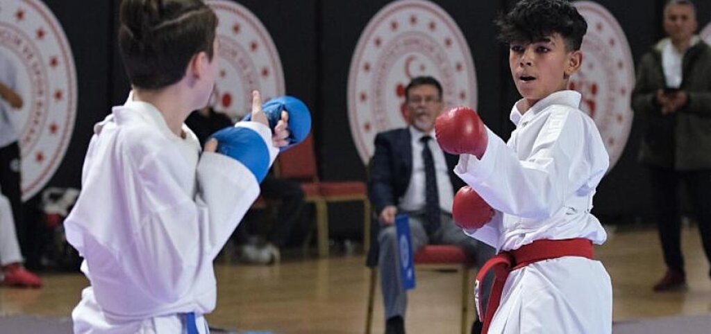 İller arası Karate Ligi Kocaeli'de nefes kesti