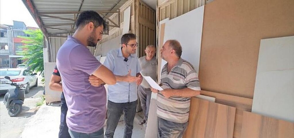 İnegöl Belediyesi, Esnafları Kapı Kapı Gezerek Bilgilendiriyor