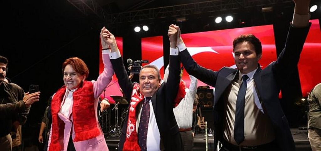 İYİ Parti Genel Başkanı Akşener’den Başkan Böcek ve Başkan Kocakaya’ya övgü