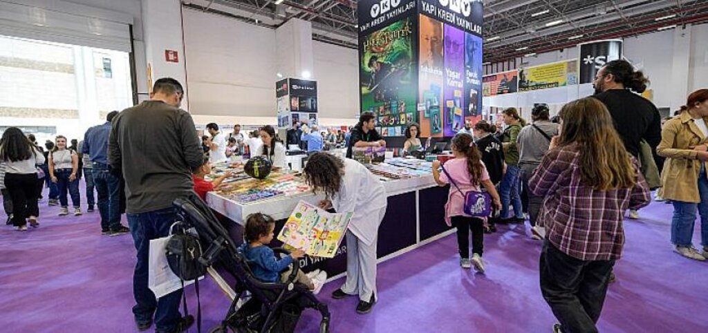 İZKİTAP’a ilk gün yoğun ilgi