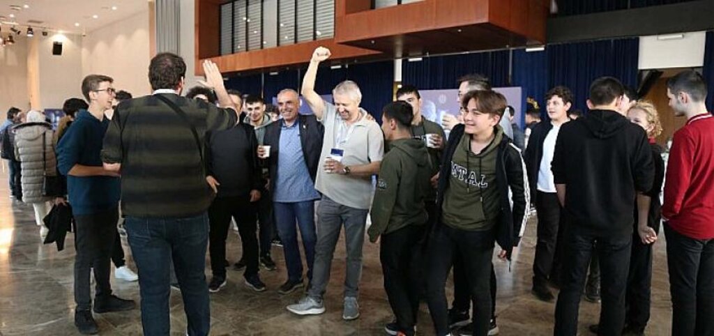 KODELİG'22 yarışması nefes kesti