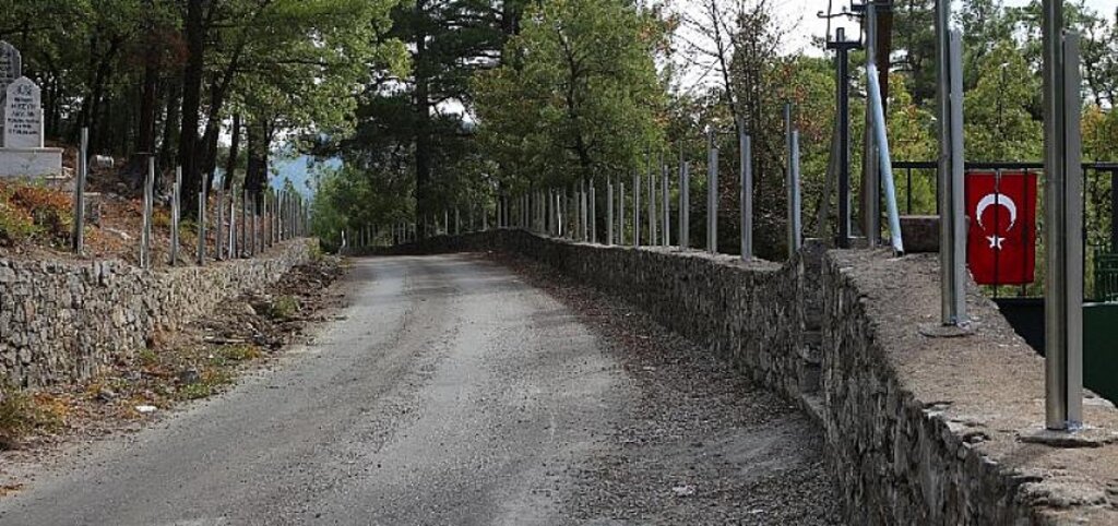Mezarlıklarda bakım- onarım çalışmaları sürüyor
